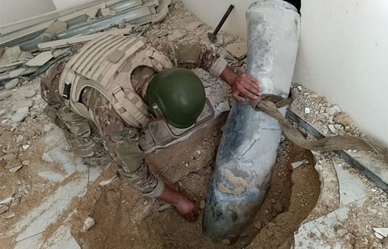 الجيش يواصل إزالة الذخائر غير المنفجرة ويفكّك 4 قنابل طيران من مخلفات العدوان الإسرائيلي في النبطية وبنت جبيل
