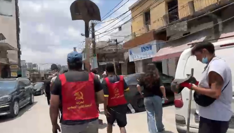 بالفيديو - "التطوّع مقاومة"... حملة شبابية لرفع الركام وإعادة الحياة إلى شوارع النبطية