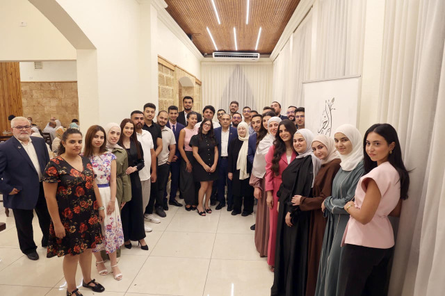 بهية الحريري تكرّم خريجي الجامعات من أبناء عائلات "رابطة آل الحريري وأنسبائهم من آل الشريف"