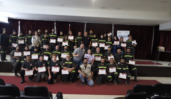 جلسة توعوية لعناصر الدفاع المدني حول مخاطر القنابل العنقودية ومخلّفات الحرب