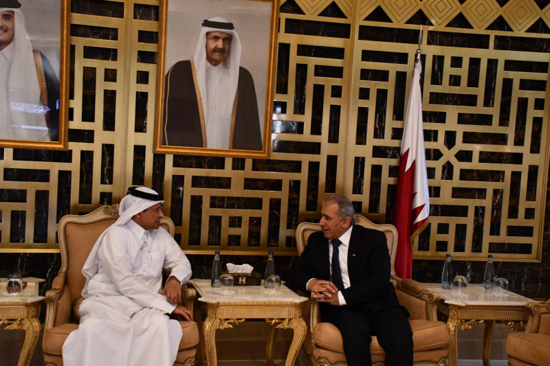 السفير الاسعد يعزي السفير القطري بوفاة الأمير الوالد الشيخ حمد بن خليفة آل ثاني