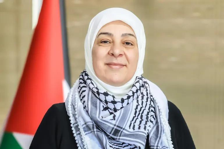 غنام خلال تسليم مساعدات وأعلافا لتجمع أبو فزاع: سنواصل دعم التجمعات البدوية وترسيخ صمودها