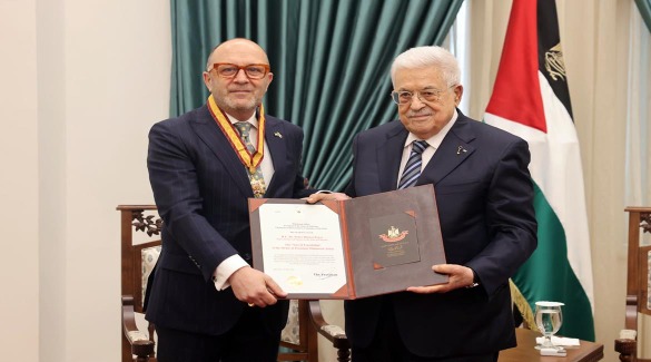 الرئيس عباس يمنح رئيس مكتب تمثيل الولايات المتحدة المكسيكية "نجمة الصداقة"