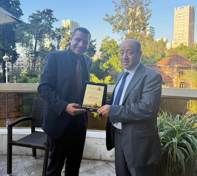 سامر أصلان يقدم التهاني إلى د. موسى أبو زيد بانتخابه عضواً في اللجنة المركزية لحركة "فتح" ومفوضاً للأقاليم الخارجية ‏