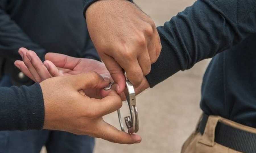 قوى الأمن تطيح بمروّج مخدرات في حارة حريك.. وتضبط أسلحة وأموالًا مزيّفة