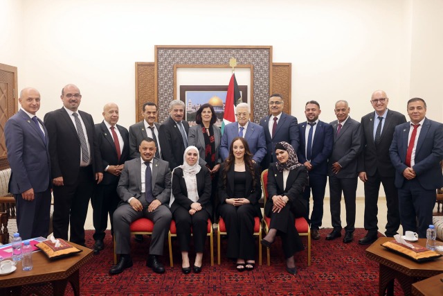 الرئيس عباس يستقبل رئيسة وأعضاء مجلس بلدية نابلس ويطلع على خطط النهوض بالواقع التنموي والخدماتي