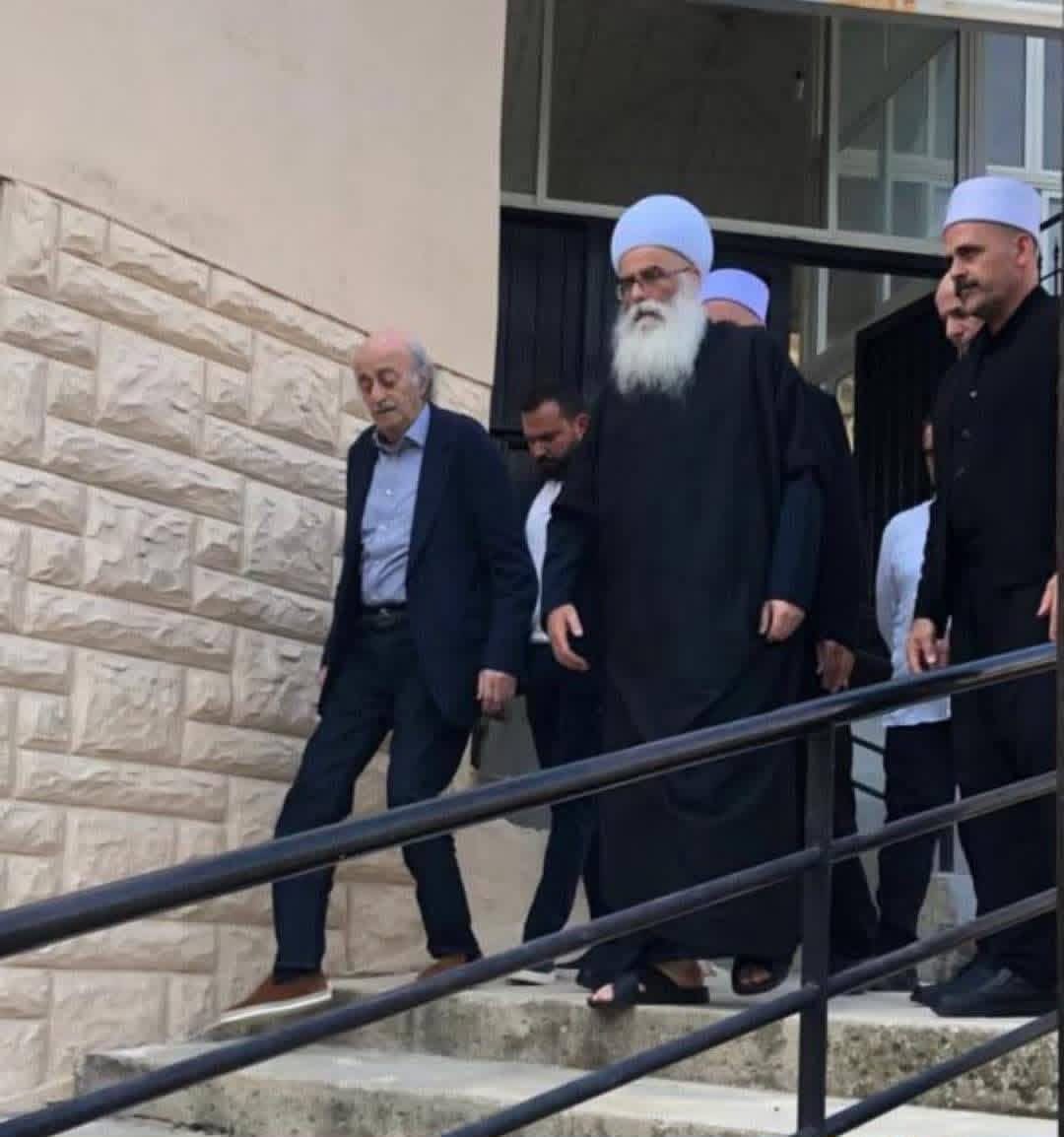 جنبلاط يزور الشيخ أنور الصايغ بحثًا عن حلّ لأزمة "مشيخة العقل"