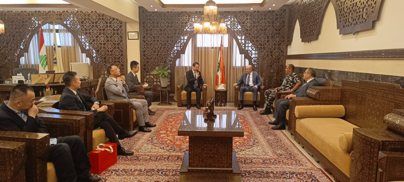 السفير الصيني يزور محافظ الجنوب على راس وفد: دعمنا مستمر للبنان لتحقيق سيادته واستقلال اراضيه