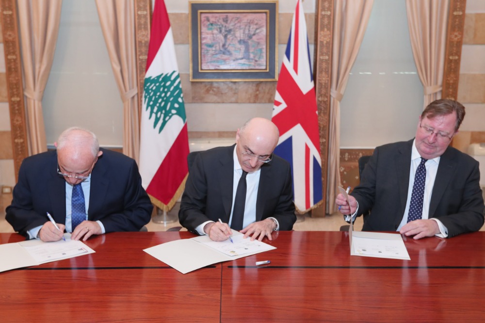 وزيرا الداخلية والدفاع يوقّعان مذكرة تفاهم مع بريطانيا لدعم الأمن في لبنان