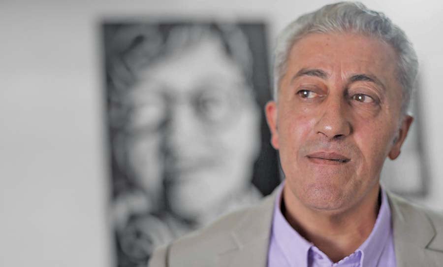 صائد الأمواج… سليم النفار الشاعر الشهيد الذي ما زال تحت الركام