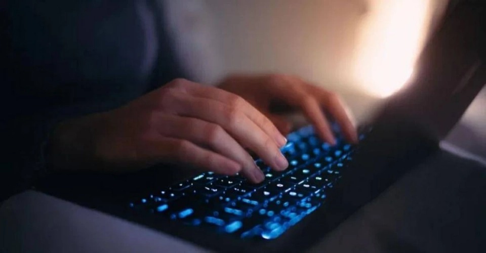 قراصنة إيرانيون يعطلون محطة كهرباء بريطانية في هجوم غير مسبوق