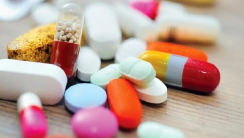 "مكافحة التهريب" تابع.. ضبط أدوية ومستحضرات طبية وتجميلية!