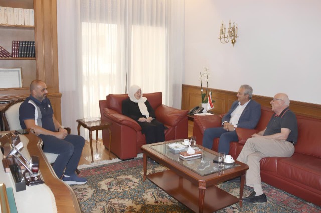 بهية الحريري تتابع مع رئيس بلدية صيدا ملفات المدينة الحياتية والتنموية وتطّلع من لجنة النشاطات والسياحة على برنامج فعاليات الصيف