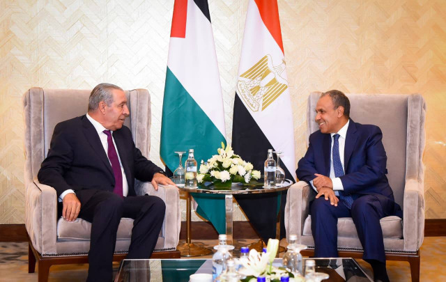 الشيخ يبحث مع وزير الخارجية المصري الأوضاع في فلسطين المحتلة وجهود تنفيذ خطة السلام