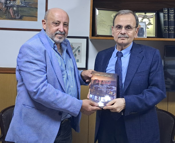 النائب البزري يتسلّم من البروفسور الكردي كتابه "لبنان 82.. سنوات النار والرصاص"