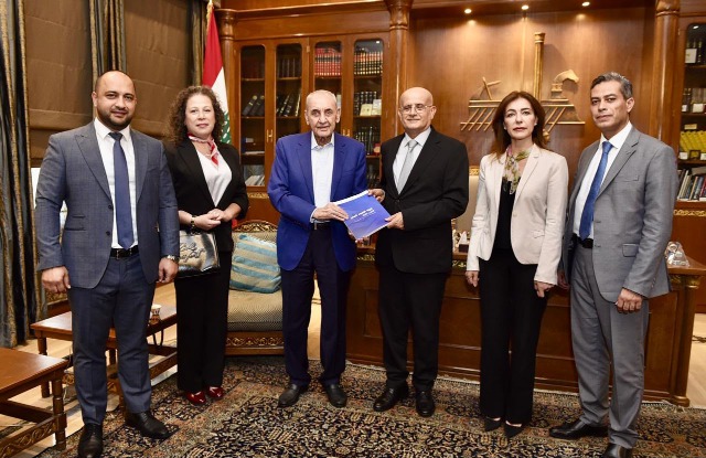 الرئيس بري يتابع الأوضاع العامة والملفات الإنسانية وإعادة الإعمار