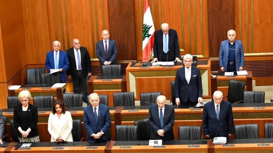 جلسات المساءلة… محاسبة للحكومة أم ذرٌّ للرماد؟