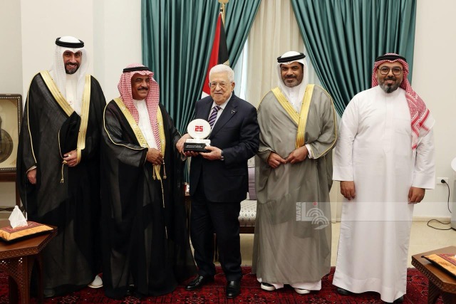 الرئيس محمود عباس يستقبل وفد المؤسسة الملكية البحرينية للأعمال الإنسانية
