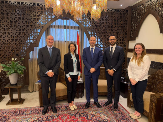 محافظ الجنوب يعرض مع  القائمة باعمال السفارة البريطانية سبل تعزيز التعاون