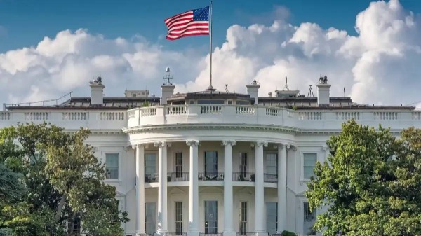 باب "الطائرة الرئاسية" يُغلق أمام "CNN".. قرار جديد من البيت الأبيض