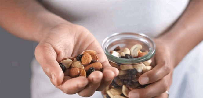 مكسرات قد تدعم صحة القلب وضغط الدم.. دراسة تكشف التفاصيل