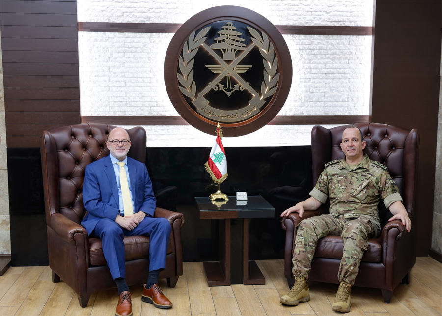 قائد الجيش يستقبل السفير السويدي والملحق العسكري الإيطالي