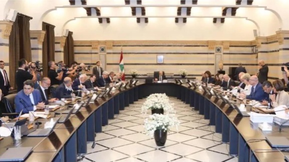 الحكومة اللبنانية تقر الموازنة العامة لسنة 2027.. رفع بدل النقل وإبقاء رسم البنزين