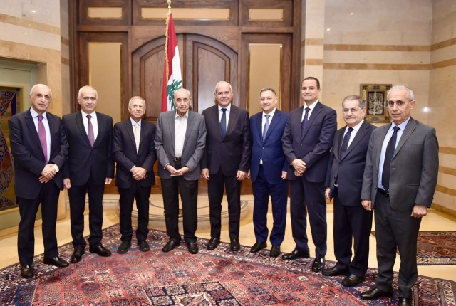 الرئيس بري يتسلّم مذكرة نيابية للتمسك بـ"اليونيفيل"..