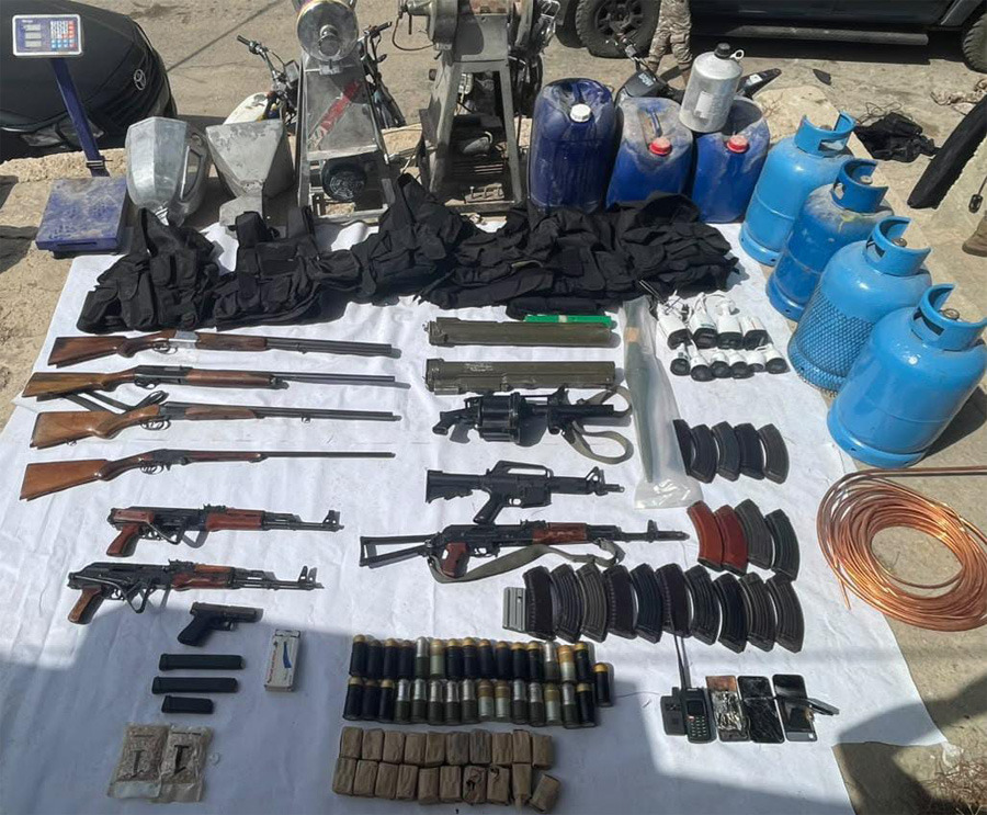 الجيش يطيح بمطلوب خطير في بعلبك ويضبط سيارة مصفحة وأسلحة ومخدرات