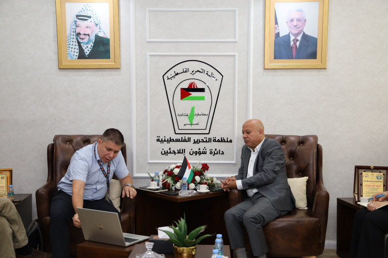 أبو هولي يبحث مع مؤسسة التعاون والتطوير الإيطالية (تشيزفي) تعميم تجربة مشروع "الدهيشة خضراء" على المخيمات الفلسطينية
