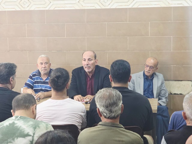 خلال لقاء سياسي نظمته الجبهة الديمقراطية في بيروت تناول التطورات السياسية وقضايا اللاجئين الفلسطينيين في لبنان