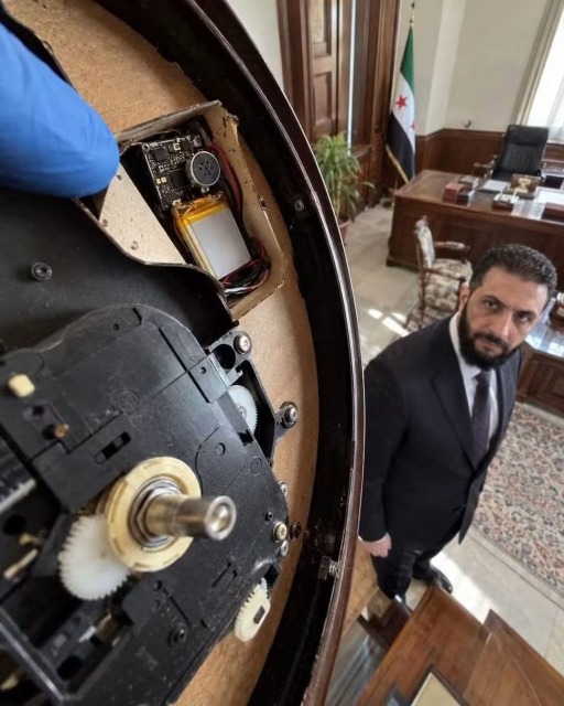 جهاز تنصّت في ساعة مكتب الشرع… وأصابع الاتهام تتجه نحو "إســــــرائيل"