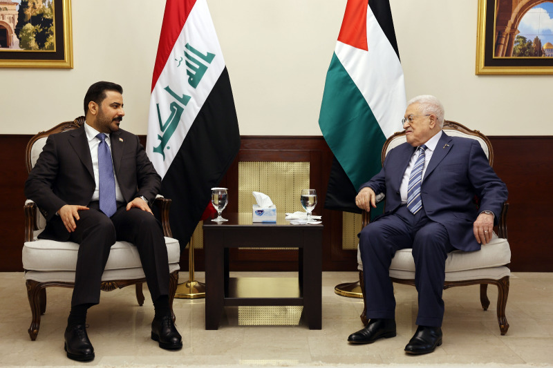 الرئيس عباس يلتقي رئيس الوزراء العراقي ويثمن مواقف العراق الداعمة للشعب الفلسطيني