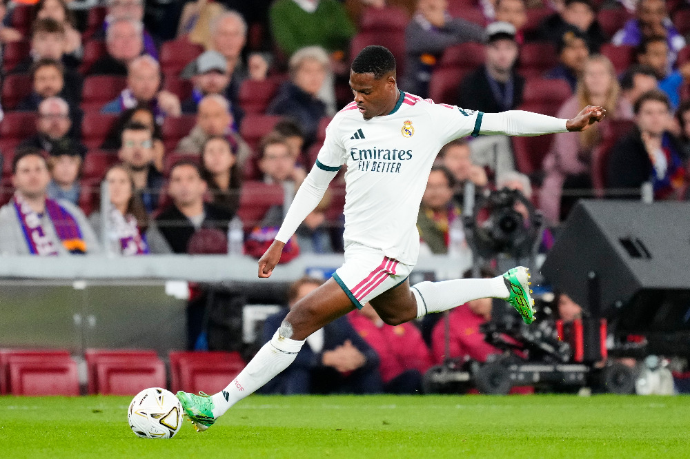 ريال مدريد يوجه آخر تحذير لمدافعه