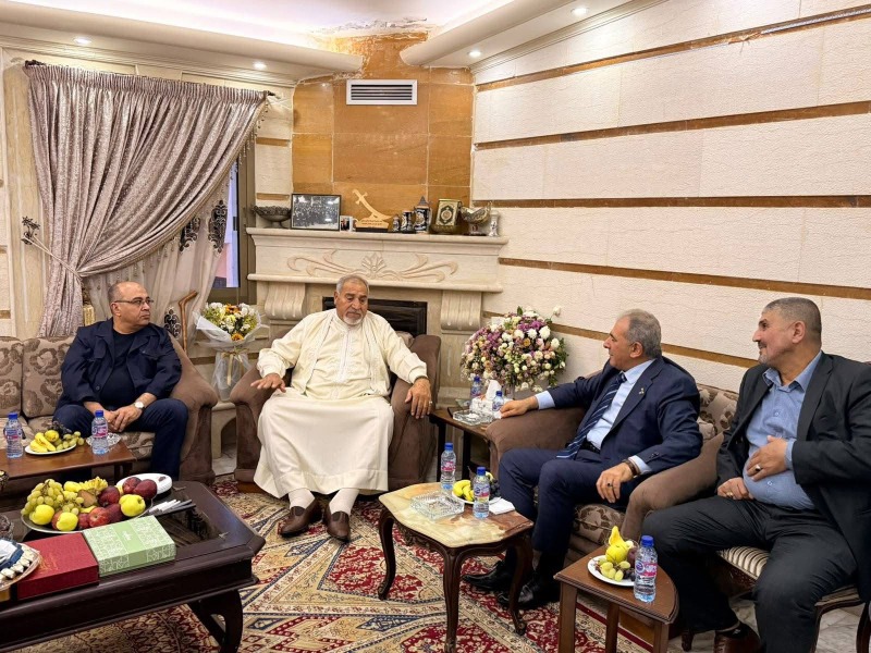 السفير الاسعد يطمئن الى صحة الشيخ كامل الضاهر "ابو ديب"