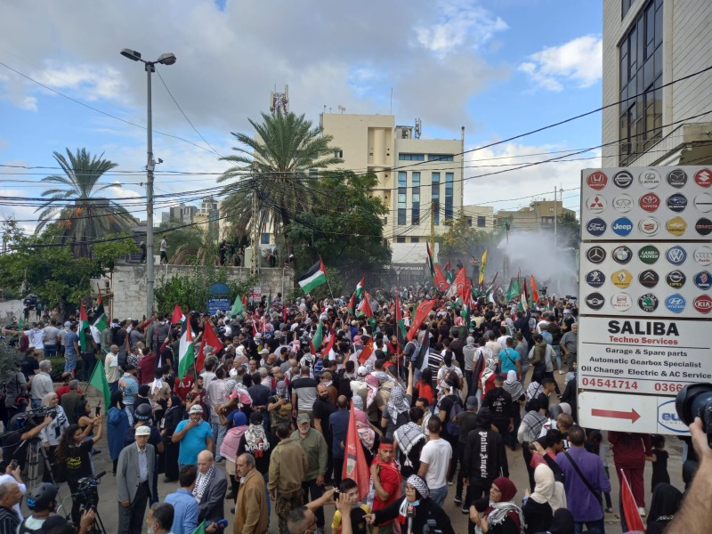 بالصور.. اشتباكات بين المتظاهرين والقوى الأمنية بمحيط السفارة الأميركية في عوكر
