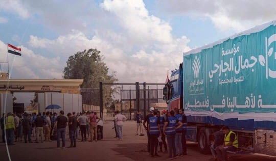 بالصور:| بدء دخول المساعدات من مصر إلى قطاع غزة