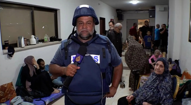 بالفيديو | بعد ساعات على استشهاد زوجته وأبنائه.. وائل الدحدوح يعود لتغطية العدوان على قطاع غزة