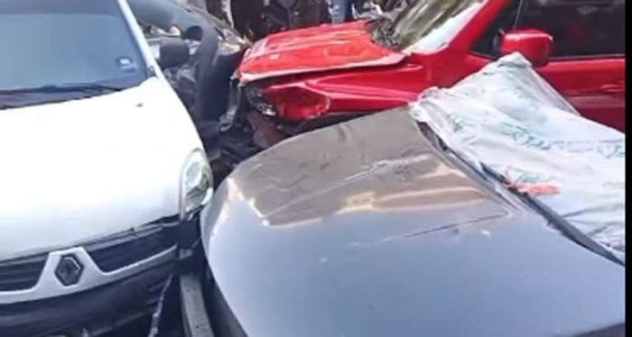 حادث سير كبير بين 5 سيارات ودراجة نارية في منطقة لبنانية!