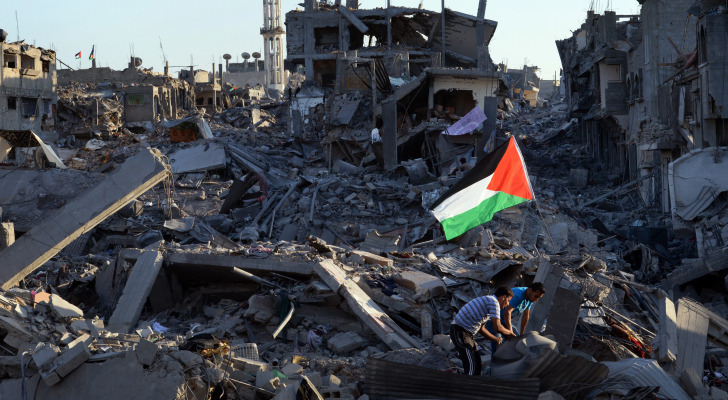 بالفيديو - رسّام يعبّر عن غزة باسلوب فني رائع