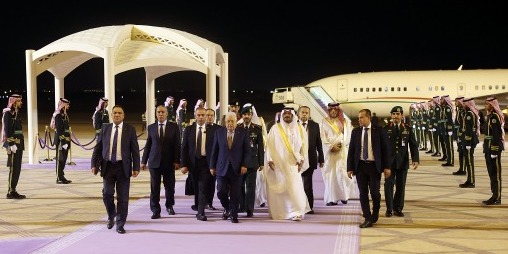 الرئيس  عباس يصل إلى السعودية للمشاركة في القمتين العربية والإسلامية