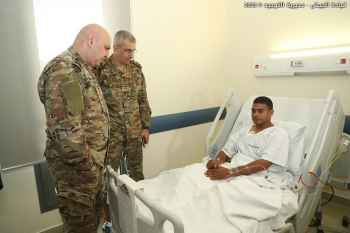 بالصور: قائد الجيش عاد الجرحى العسكريين