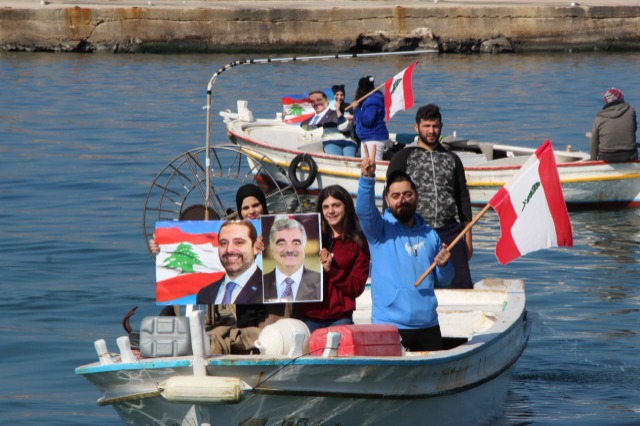بالصور: مسيرة مراكب بحرية لصيادي الأسماك في صيدا  وفاء للرئيس الشهيد رفيق الحريري في ذكراه الـ19