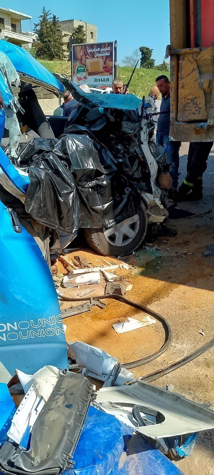 بالصور: قتيلة وجريح بحادث سير مروع في بحمدون