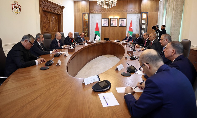 رئيس الوزراء محمد مصطفى يبحث مع نظيره الأردني تكثيف الجهود الاغاثية لأهلنا في قطاع غزة