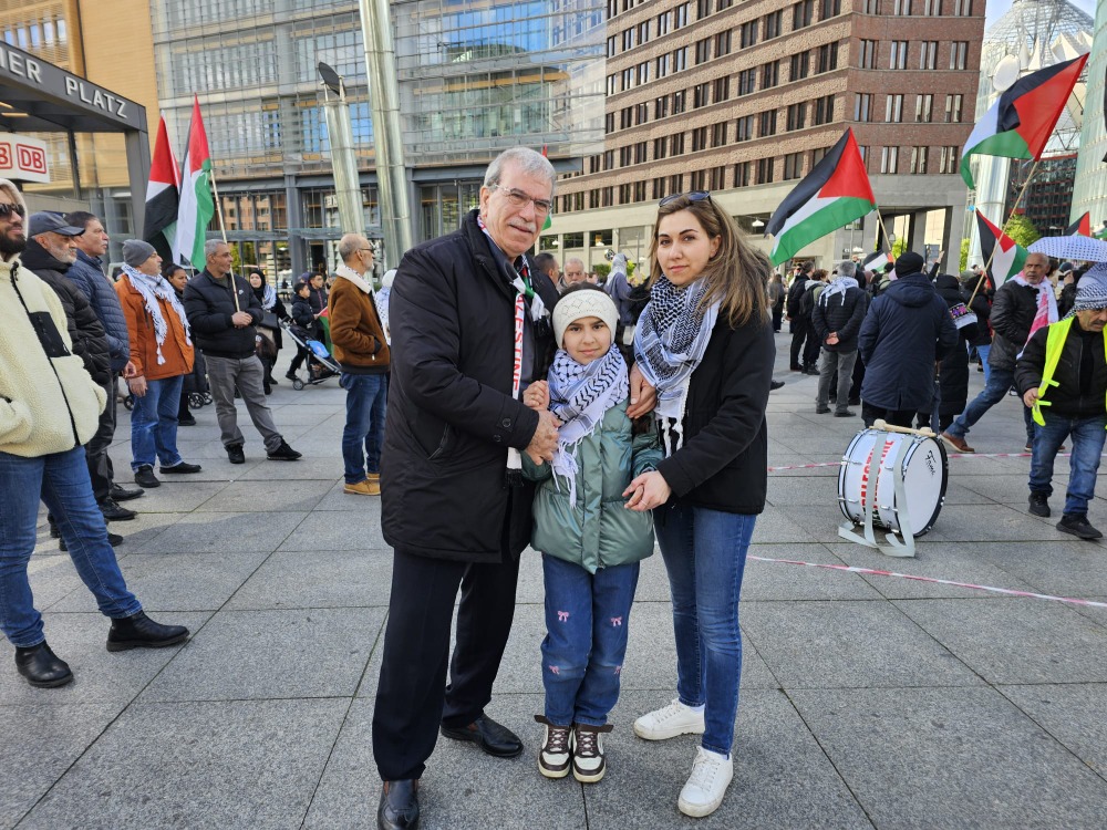 بالصور... تظاهرات وسط العاصمة الألمانية برلين تحت شعار "أوقفوا تسليح الكيان الإسرائيلي"