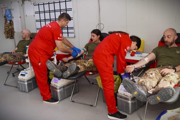 جنود حفظ السلام في "اليونيفل" يتبرعون بالدم  للصليب الأحمر اللبناني