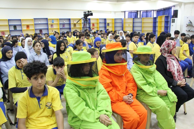 برعاية اتحاد النحالين العرب   ثانوية السفير– الغازية تحتفل بـ"اليوم العالمي للنحل" ورسالتها لطلابها: "كونوا كالنحل"!
