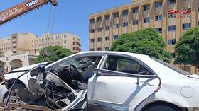 بالصور - انفجار عبوة ناسفة بسيارة في حمص وسط سوريا
