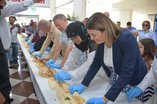 برعاية محافظ النبطية د. هويدا الترك... افتتاح "معرض الألبان والأجبان" في "الريفولي مول" - النبطية